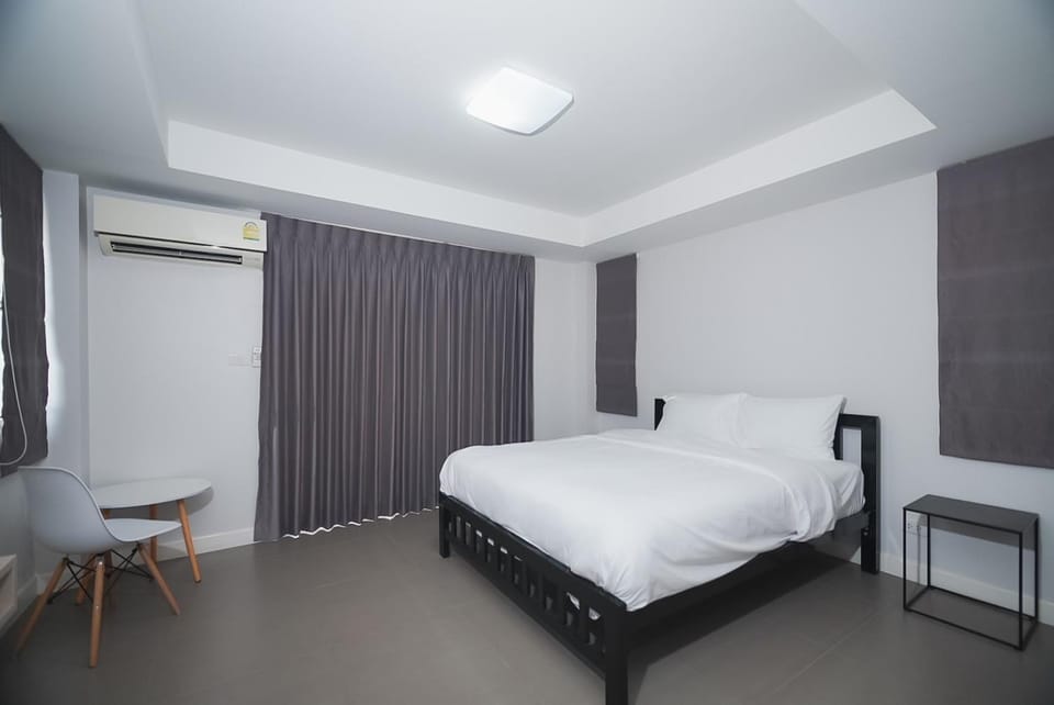 Bed, Photo of the whole room, Bedroom, air conditioner