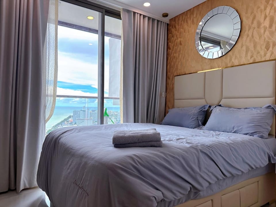 Bed, Natural landscape, Photo of the whole room, Bedroom, Sea view, towels