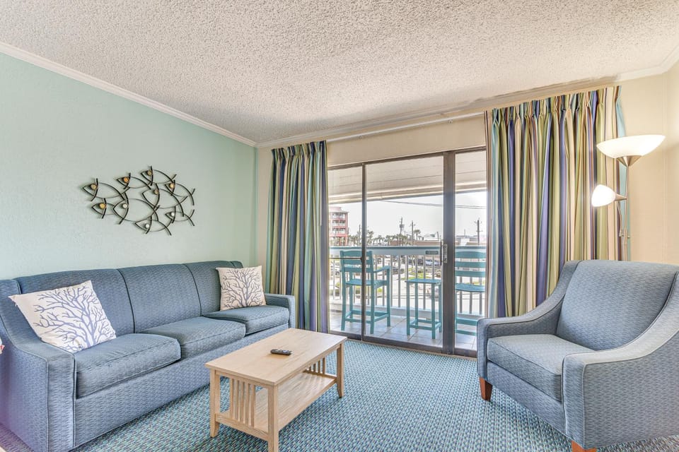 Beach Access! Resort Condo 3 Mi to Moody Gardens House in Galveston Island