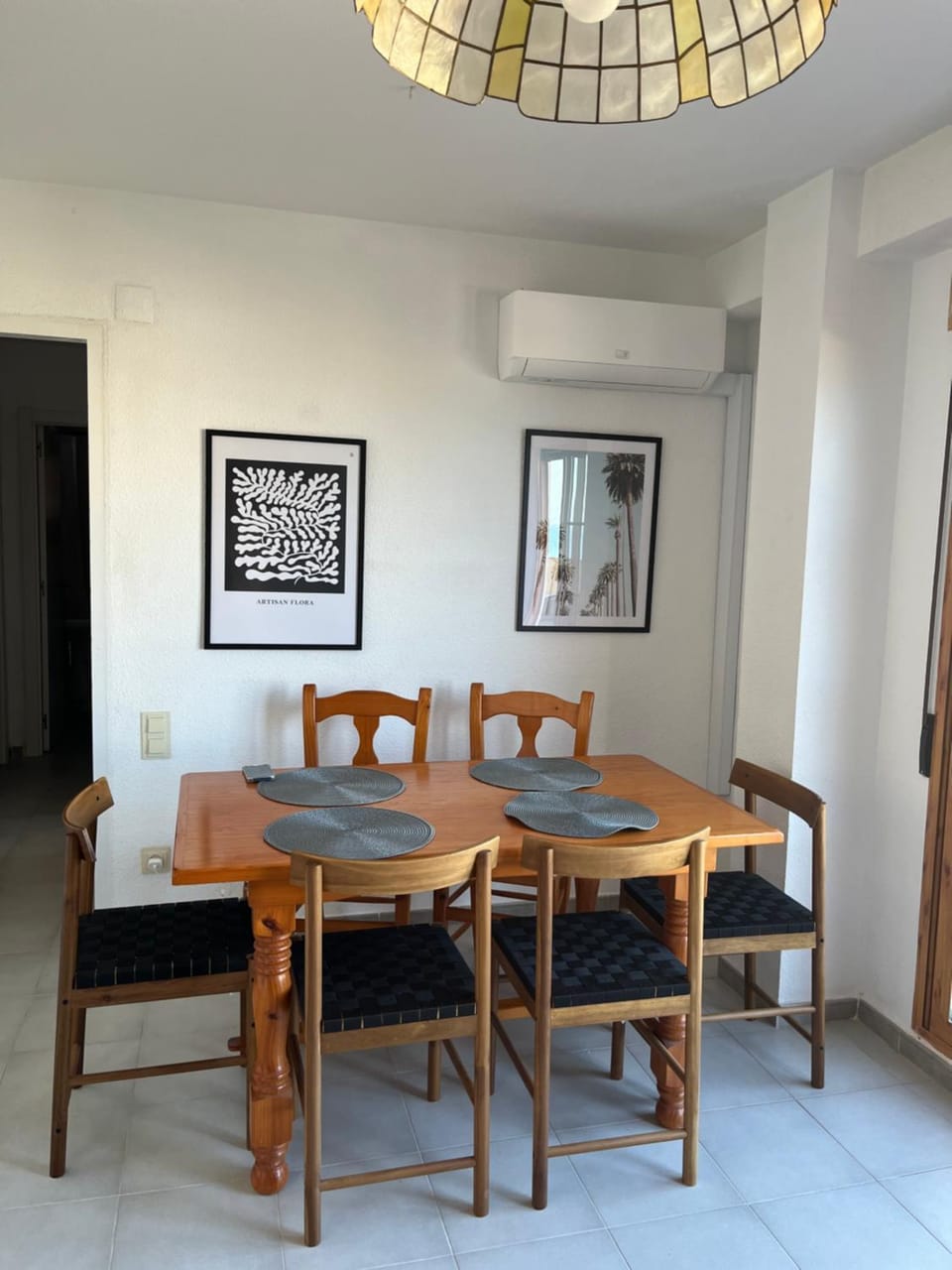 Living room, Seating area, Dining area, air conditioner, air conditioner