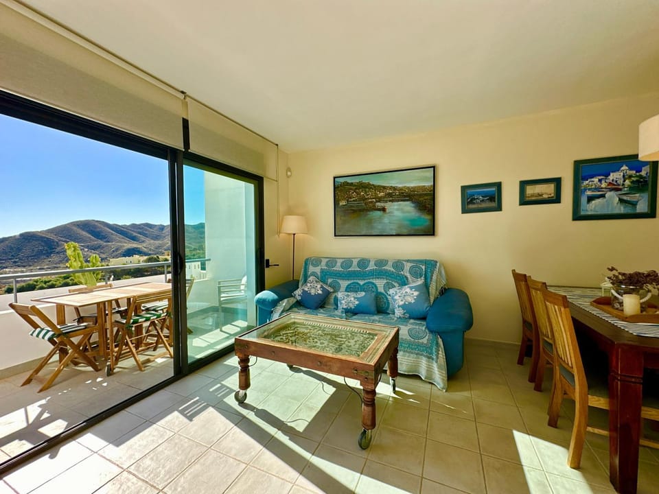 Patio, Balcony/Terrace, Living room, Seating area, Dining area, Mountain view