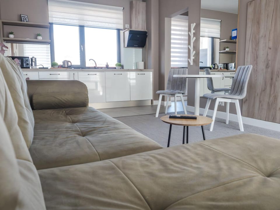 TV and multimedia, Coffee/tea facilities, Kitchen or kitchenette, Living room, Seating area, Dining area, minibar