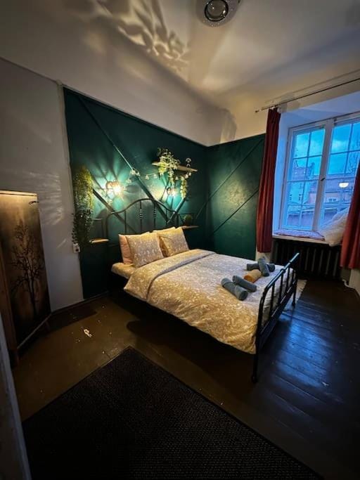 For Big Group - 6 bedrooms & 2 Apartments Same House Apartment in Tallinn