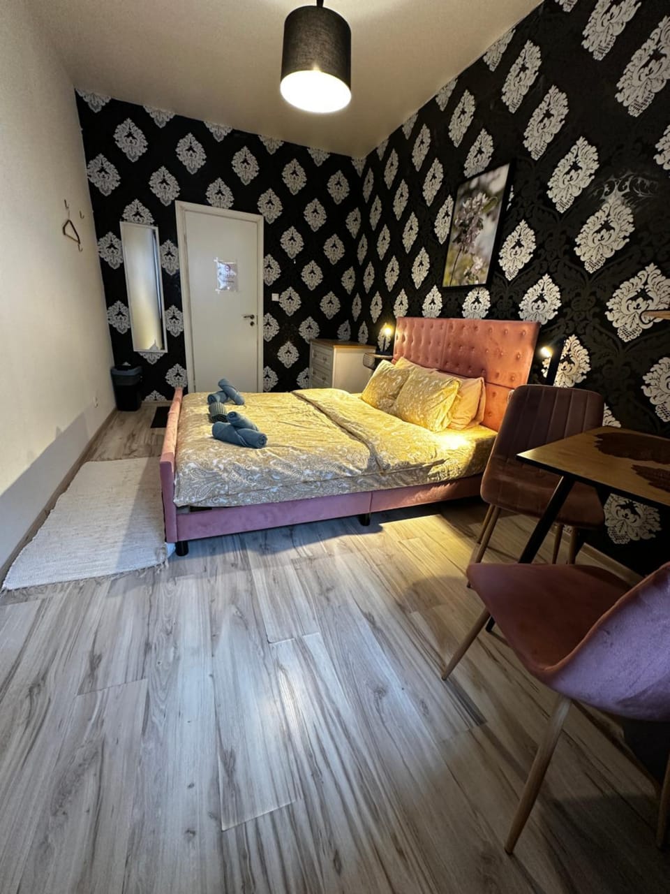 For Big Group - 6 bedrooms & 2 Apartments Same House Apartment in Tallinn