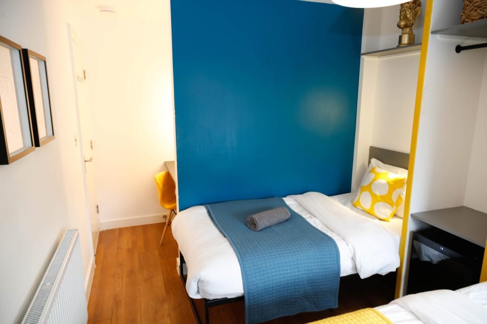 New Luxury Rooms in the Heart of London Next to Shops, Cafes, Bars & Metro with Shared Bathrooms Vacation rental in London Borough of Hackney