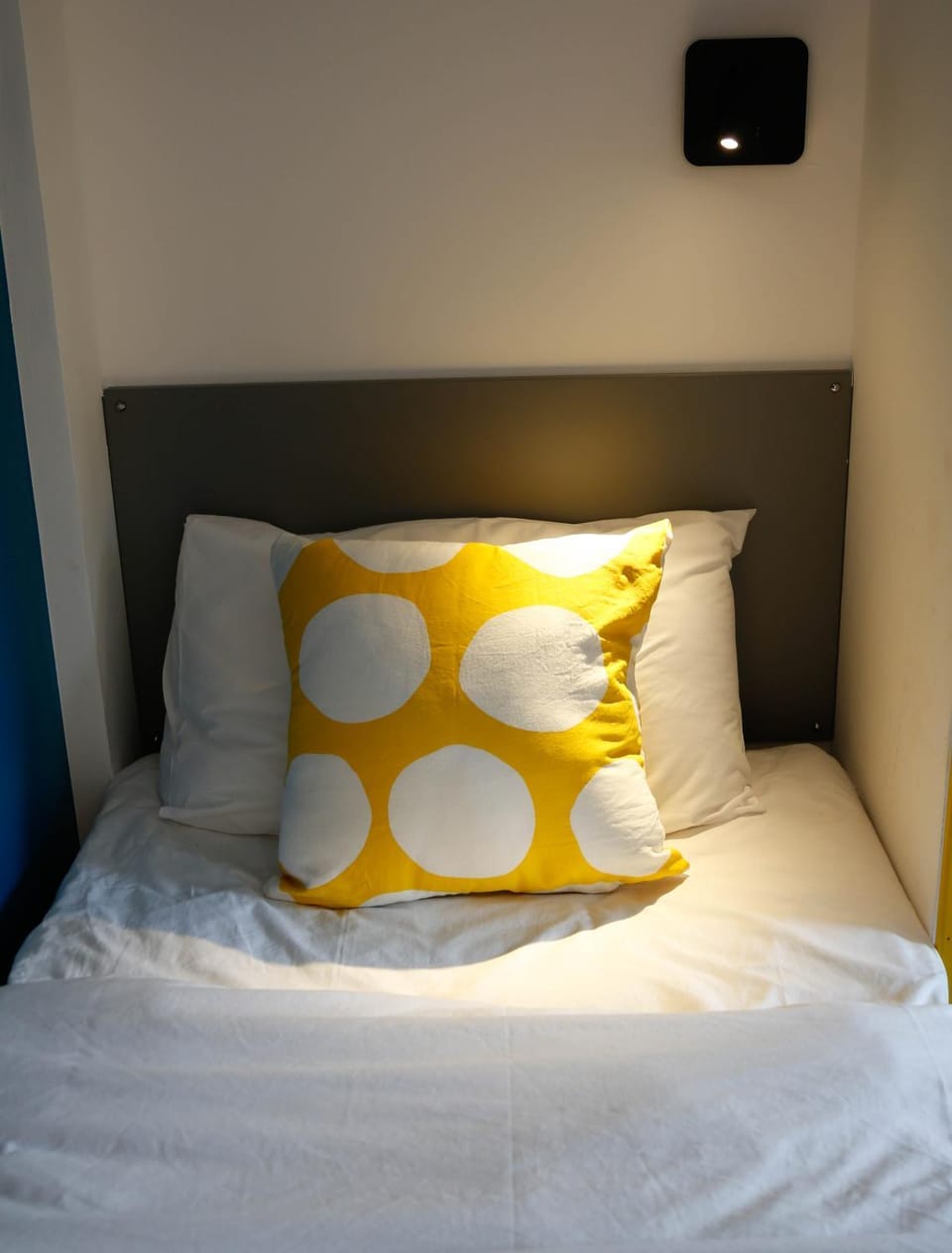New Luxury Rooms in the Heart of London Next to Shops, Cafes, Bars & Metro with Shared Bathrooms Vacation rental in London Borough of Hackney