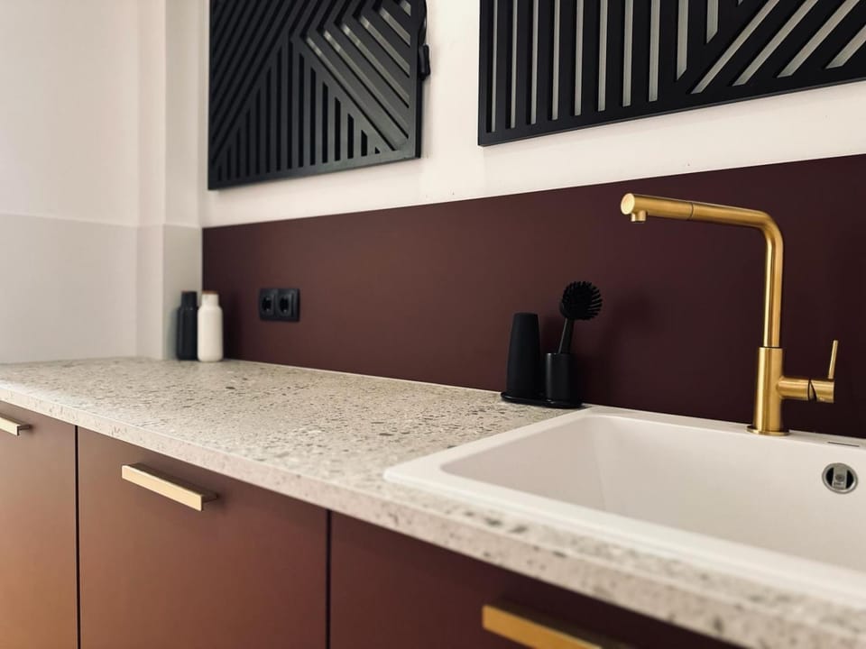 Kitchen or kitchenette, Food, Family, dishwasher, stove, toaster, kitchen