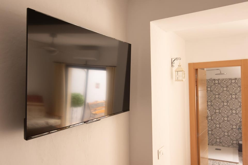 Communal lounge/ TV room, TV and multimedia