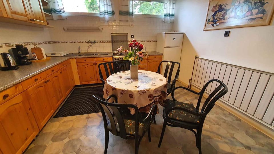 Coffee/tea facilities, Dining area