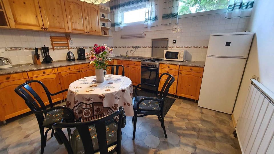 Coffee/tea facilities, Dining area