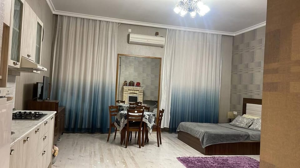 Bed, TV and multimedia, Kitchen or kitchenette, Living room, Photo of the whole room, Seating area, Bedroom, minibar