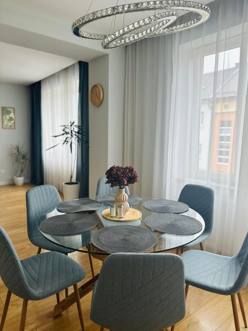 Seating area, Dining area