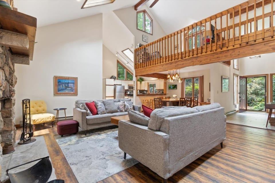 Living room, Seating area