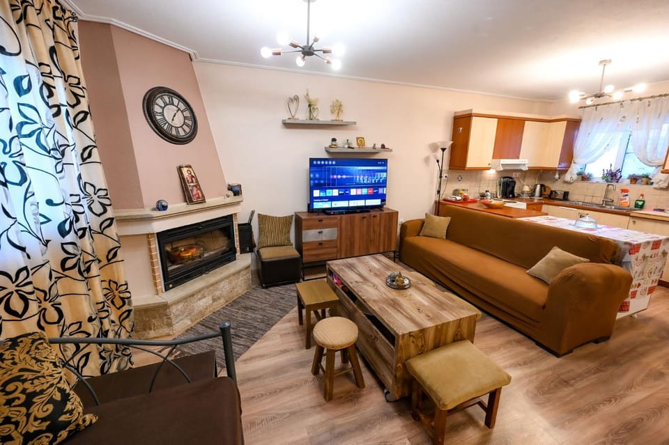 TV and multimedia, Living room, fireplace, kitchen