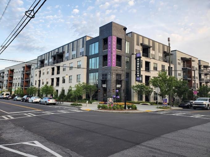 Buckhead Quarters- Spacious with Private Balcony Apartment in Buckhead