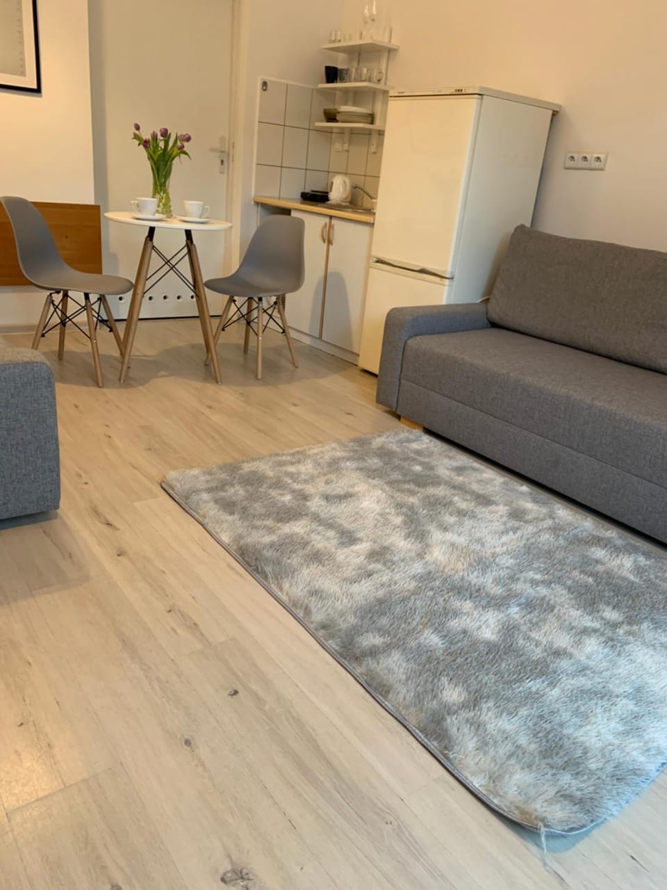 Kitchen or kitchenette, Living room, Seating area, Dining area
