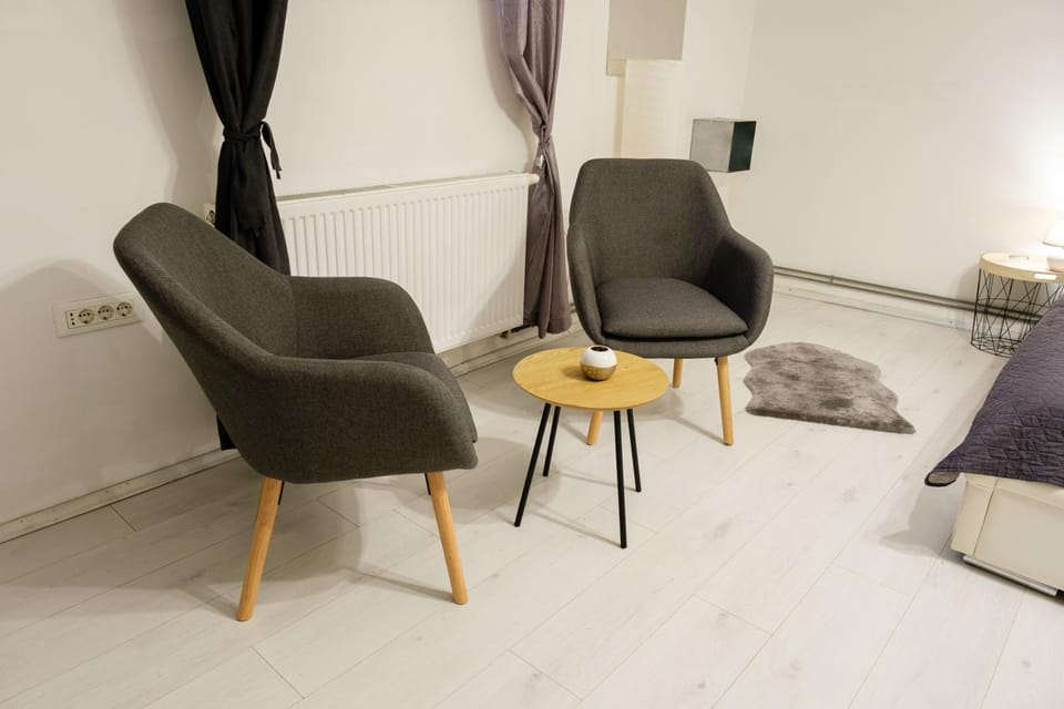 Living room, Seating area, internet