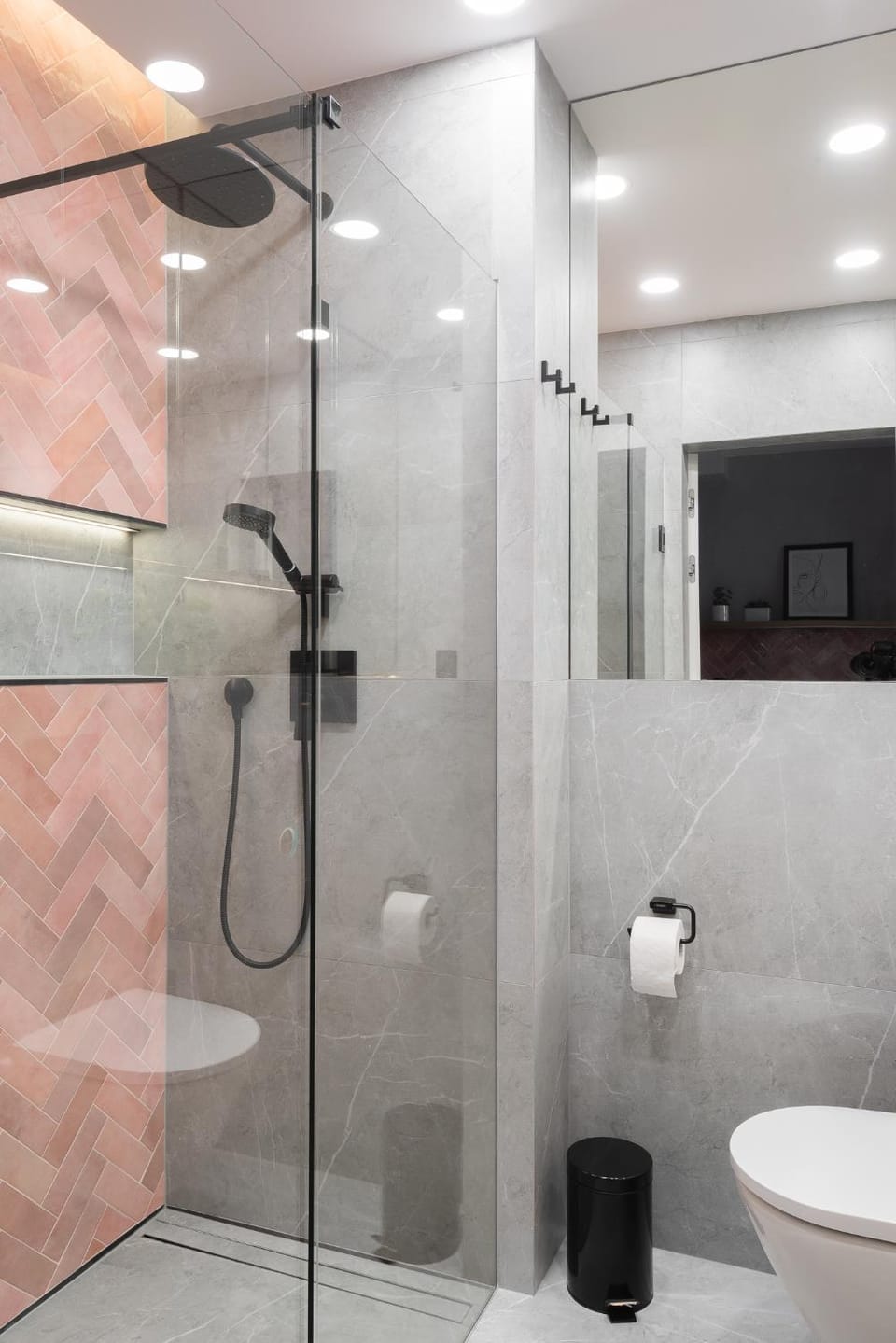 Shower, Toilet, Bathroom, towels