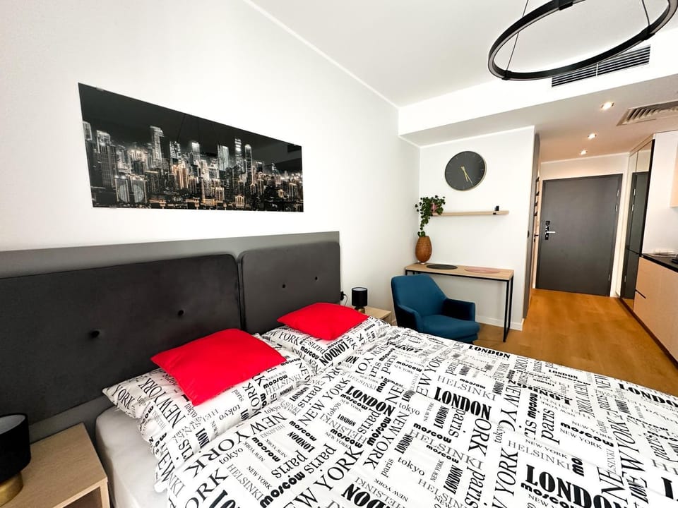 Bed, Living room, Photo of the whole room, Seating area, Bedroom