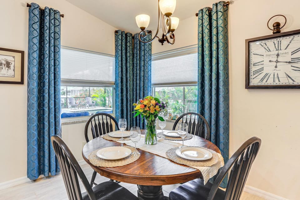Beautiful Venice Getaway, 4 Mi to Manasota Beach! House in South Venice