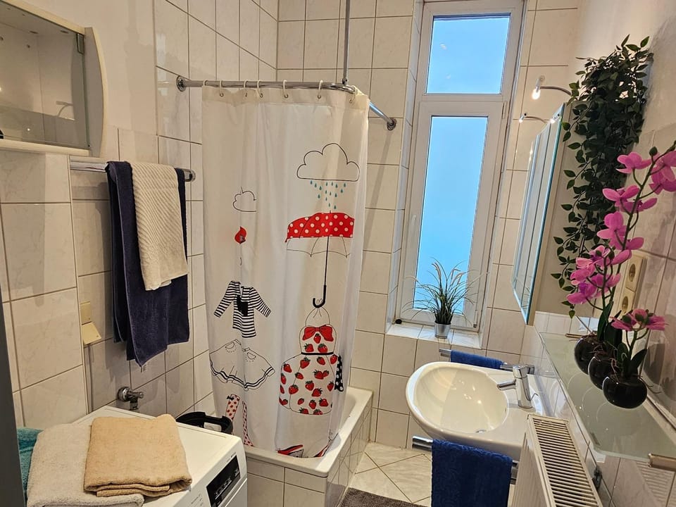 Shower, Bathroom, towels