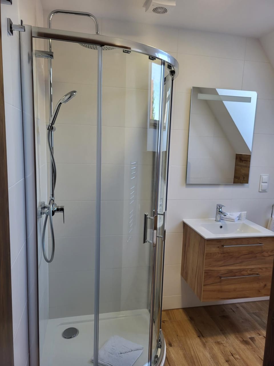Shower, Bathroom, towels