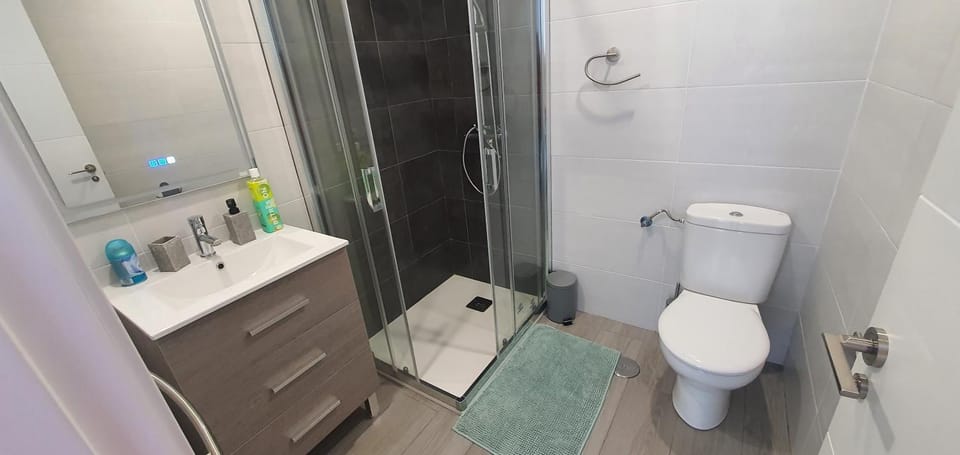Shower, Bathroom, towels