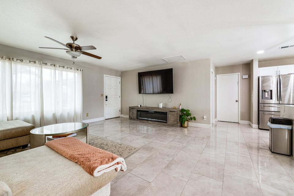 Backyard Oasis! Family-Friendly Tempe Retreat House in Tempe