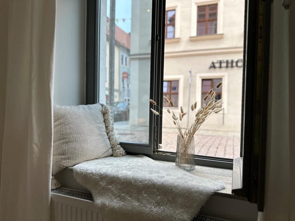 Restaurant/places to eat, View (from property/room), Seating area