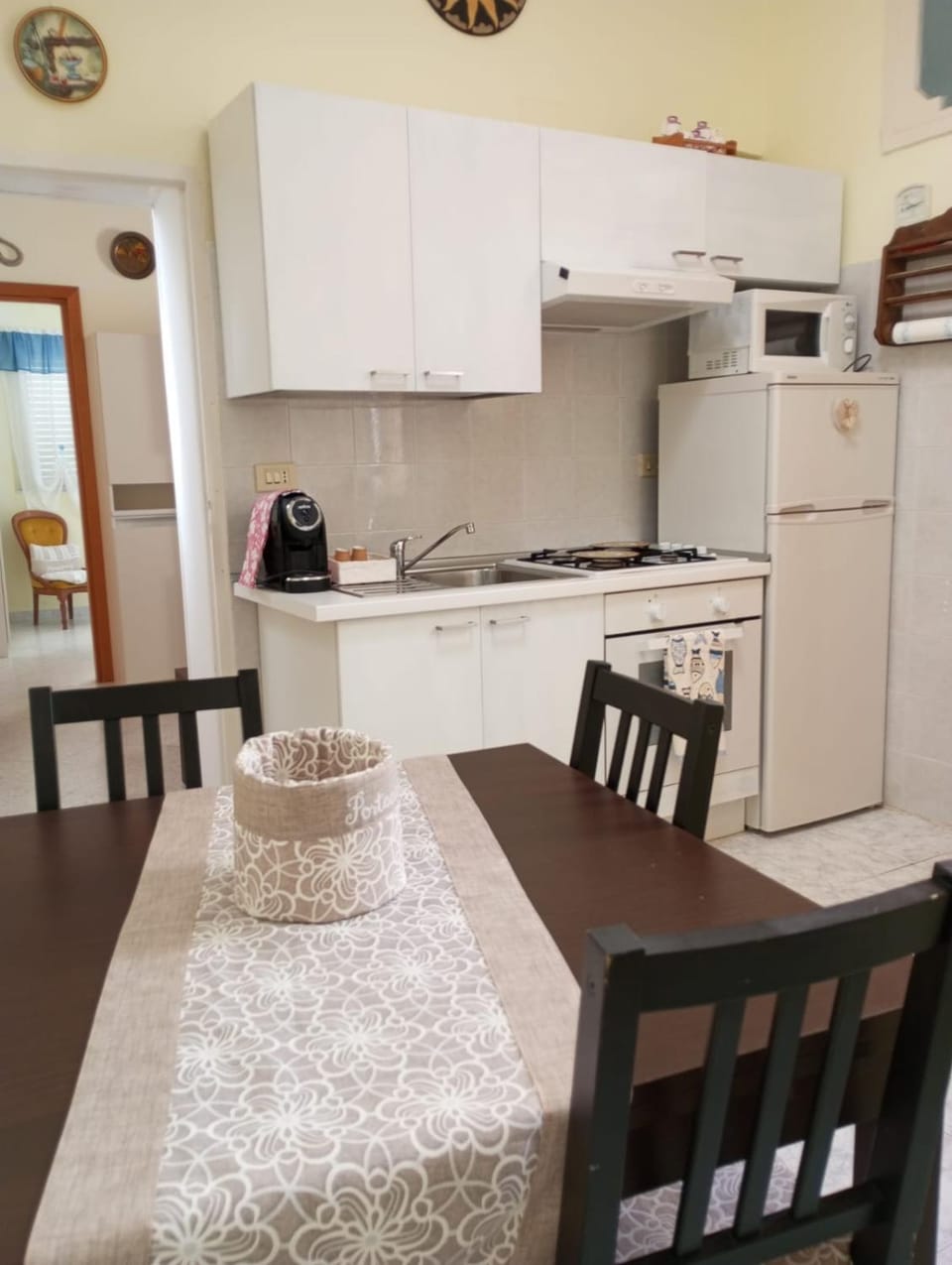 Kitchen or kitchenette, Dining area, oven, stove