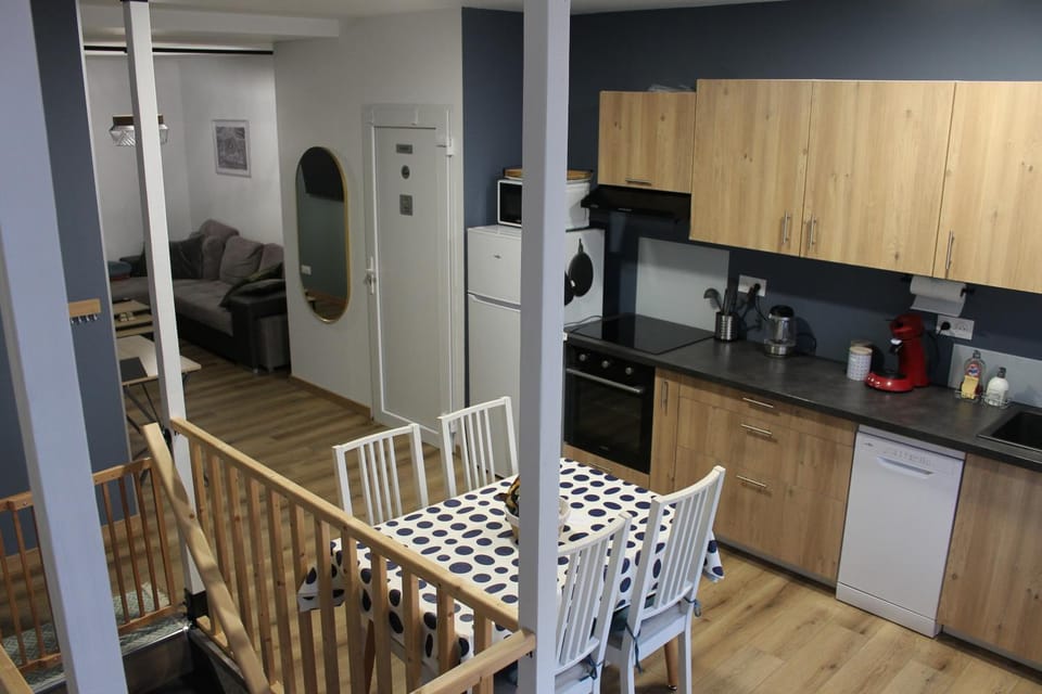Coffee/tea facilities, Kitchen or kitchenette, Dining area, oven, pet friendly, stove