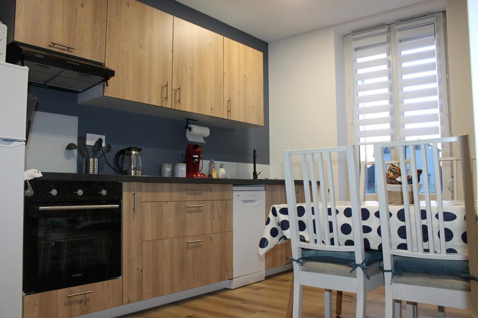 Coffee/tea facilities, Kitchen or kitchenette, Dining area, dishwasher, pet friendly, stove, toaster