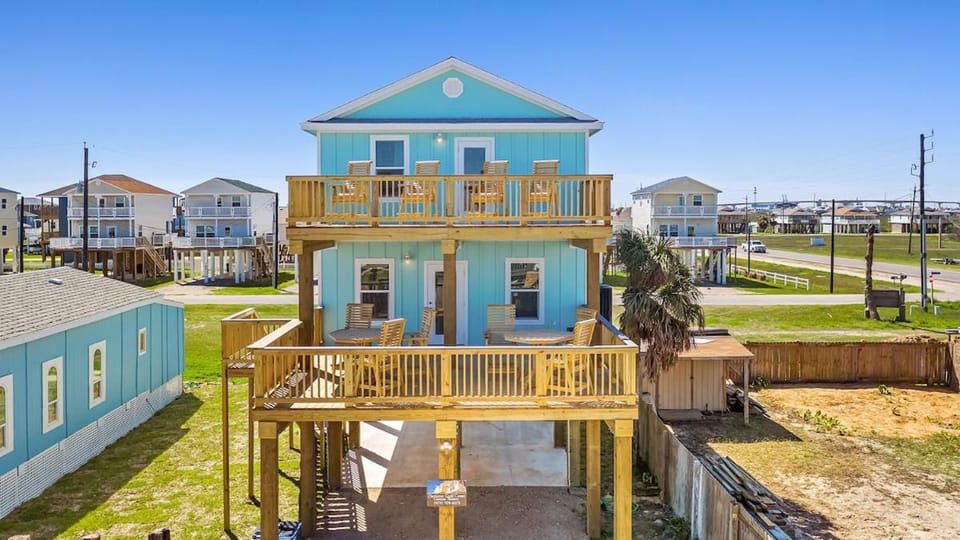 Spacious Surfside House One Minute to Beach House in Surfside Beach