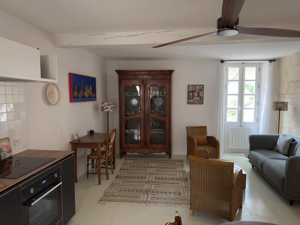 Kitchen or kitchenette, Living room