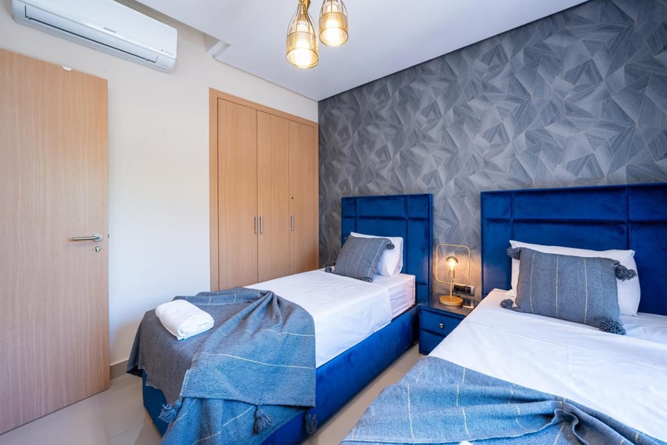 Bed, Photo of the whole room, Bedroom, wardrobe, air conditioner