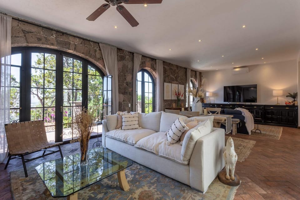 Kitchen or kitchenette, Living room, Dining area, fireplace