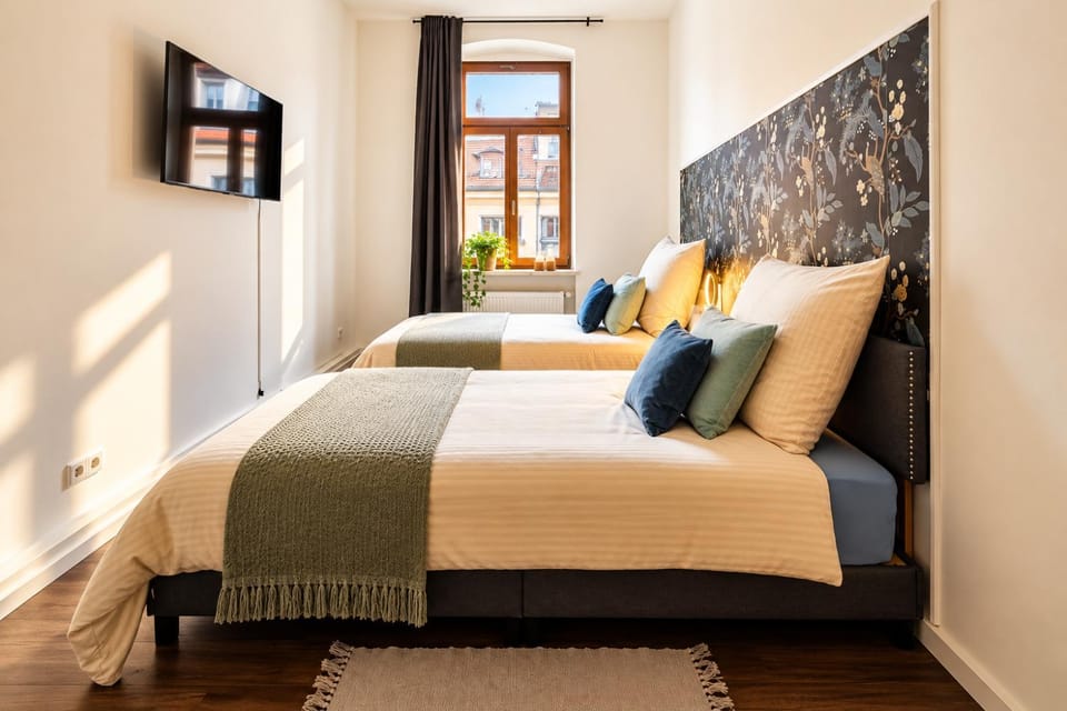 Bed, TV and multimedia, Photo of the whole room