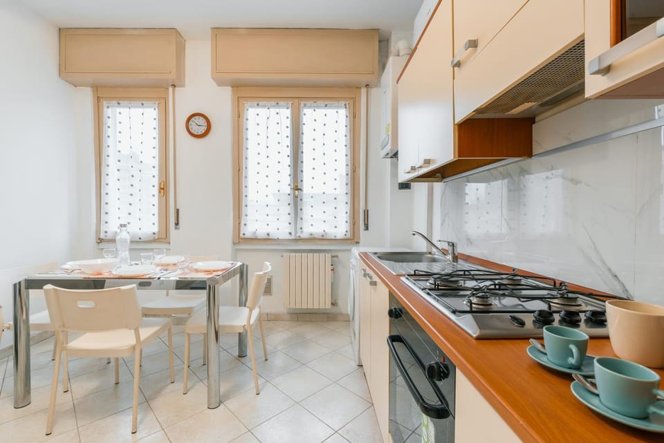 Kitchen or kitchenette, Dining area, pet friendly, stove