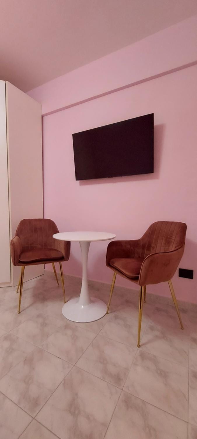 TV and multimedia, Seating area, Breakfast