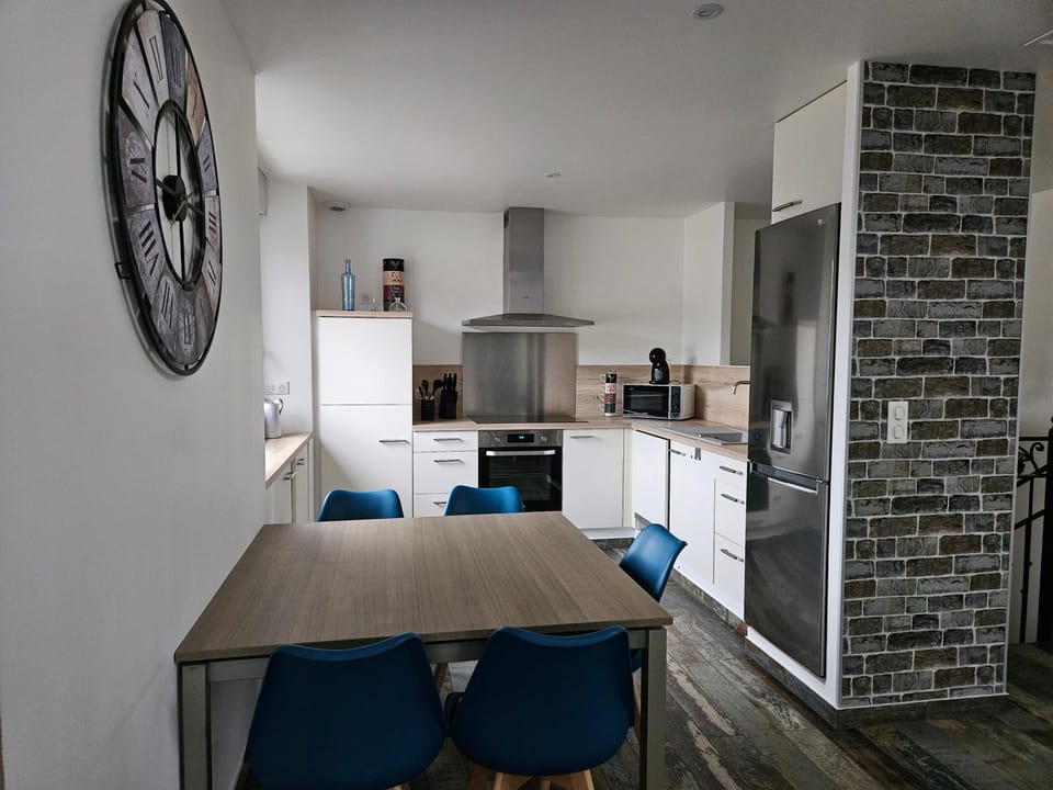 Kitchen or kitchenette, Dining area, dishwasher, minibar, pet friendly, stove, toaster