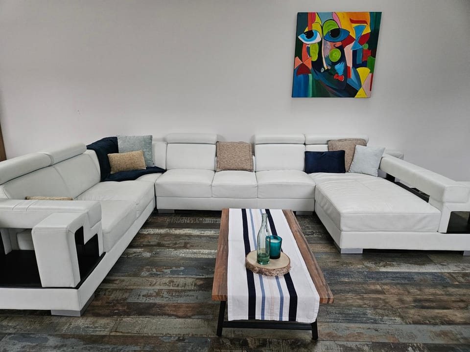 Living room, Seating area, locker