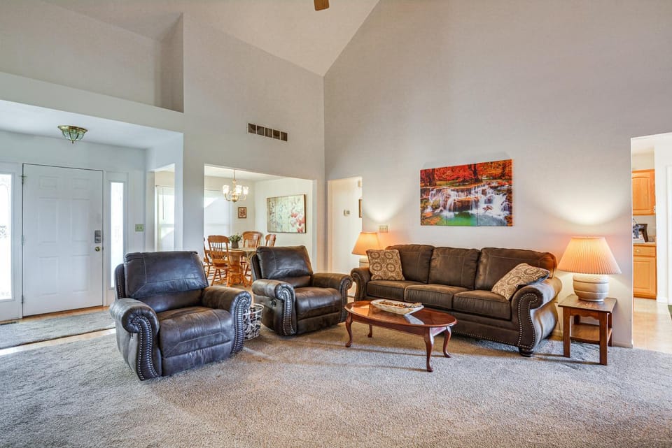 Stockton Home with Deck and Gas Grill about 1 Mi to Lake! House in Ozark Mountains