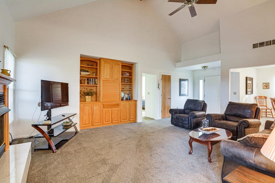 Stockton Home with Deck and Gas Grill about 1 Mi to Lake! House in Ozark Mountains