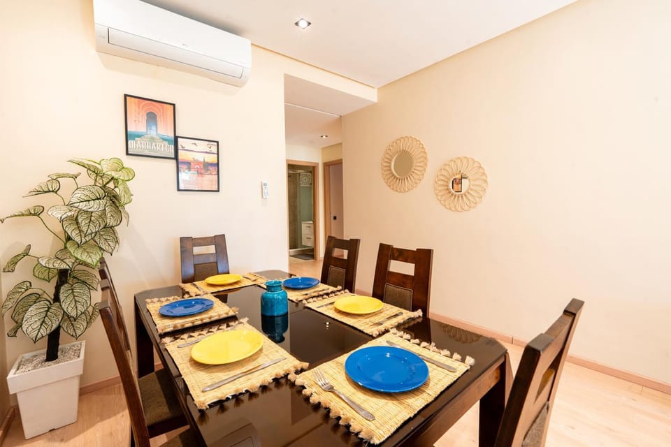 Living room, Seating area, Dining area, air conditioner