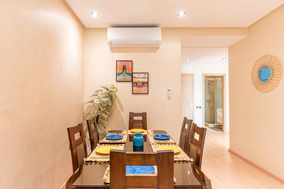 Living room, Seating area, Dining area, air conditioner