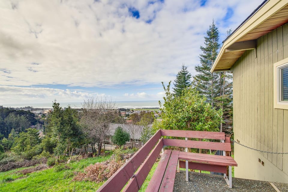 Ocean-View Oregon Coast Vacation Rental w/ Deck House in Gold Beach