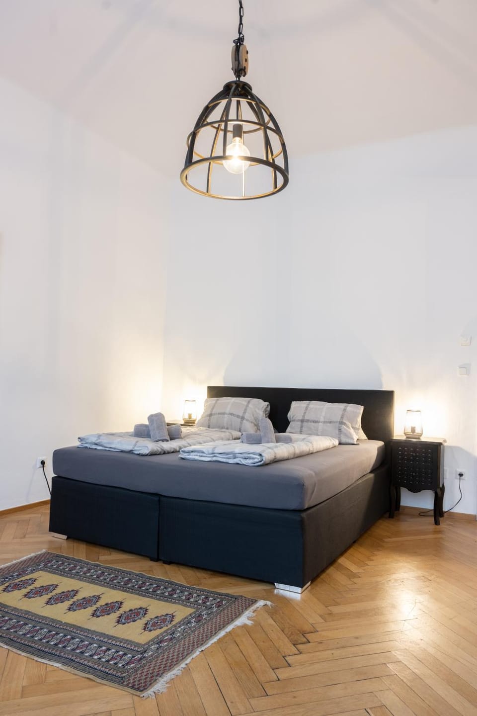 Bed, Bathroom, washing machine