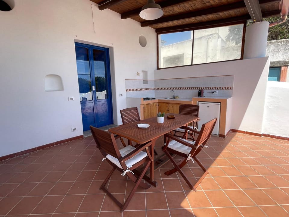 Patio, Balcony/Terrace, Living room, Dining area