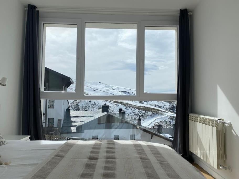 Bed, Photo of the whole room, Bedroom, Mountain view