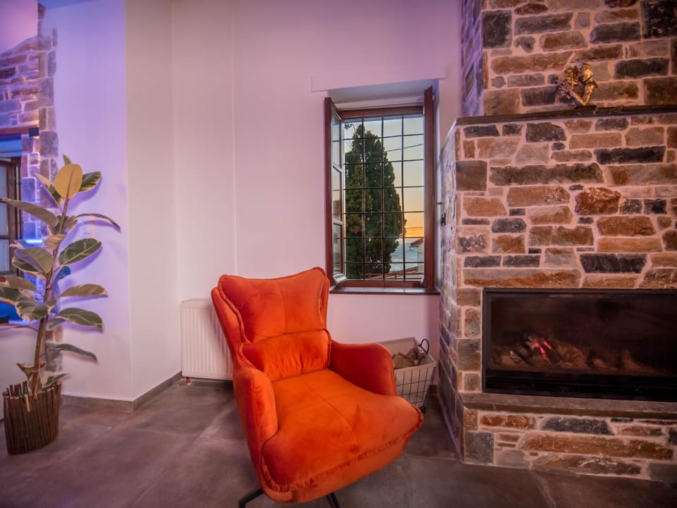 Living room, City view, Landmark view, River view, flat iron